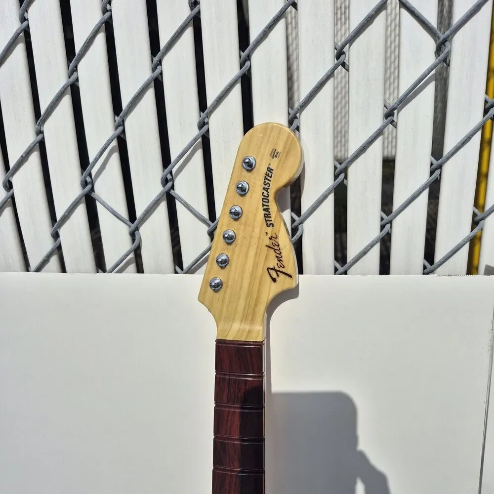 Wii Rock Band Harmonix Fender Stratocaster Guitar Model NWGTS2 Tested No Dongle